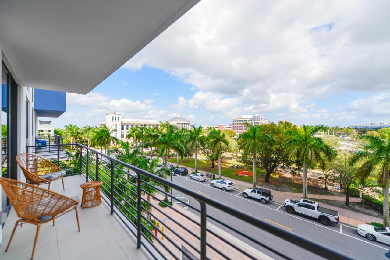 Apartment Cozy 1- 1 Bedroom Steps From Downtown Doral Park